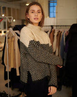 Wool Blend Turtleneck Sweater  Chevron Pattern Design - Product detail 4