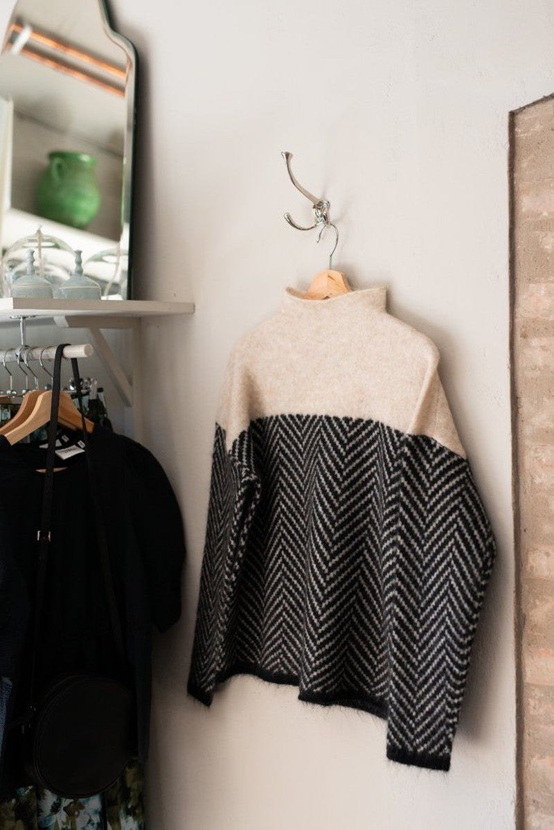 Wool Blend Turtleneck Sweater  Chevron Pattern Design - Product detail 10