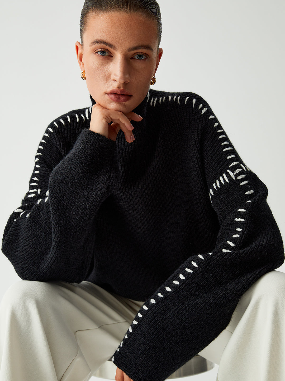 Designer Turtleneck Sweater  Oversized Knit With Contrast Stitching - Product detail 4