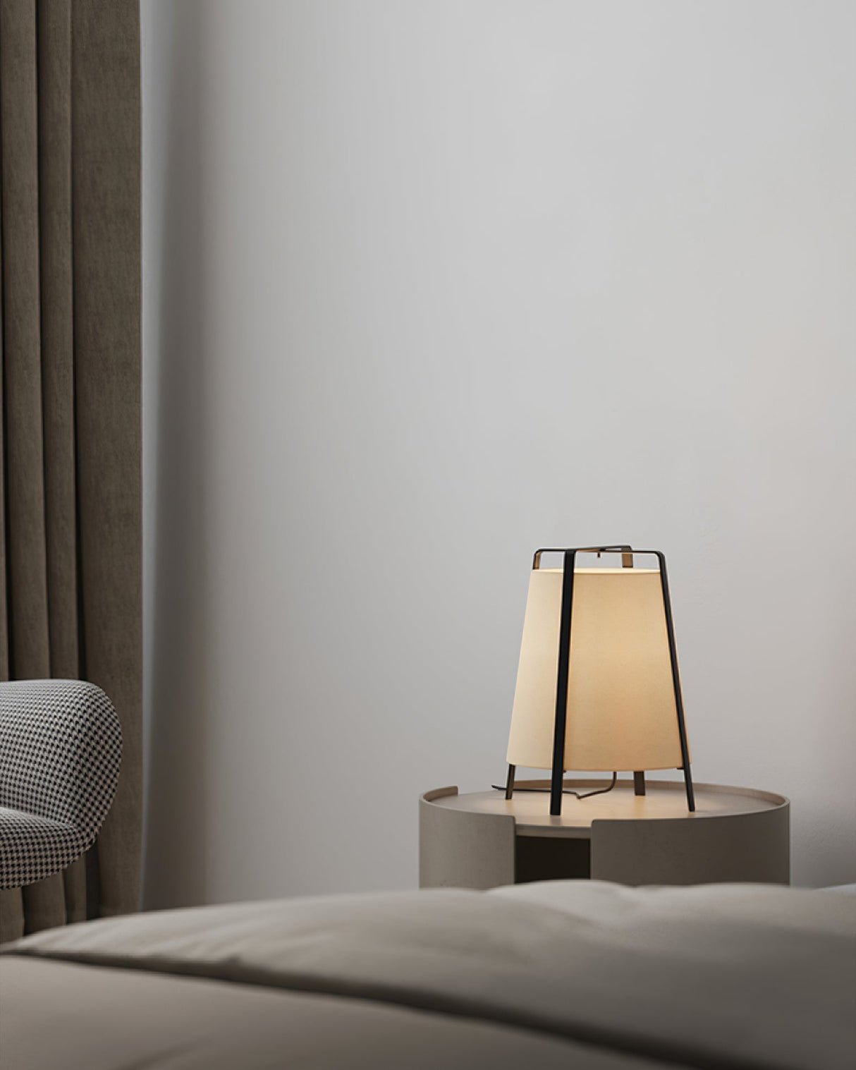 Modern Table Lamp  Minimalist Tripod Design - Product detail 9