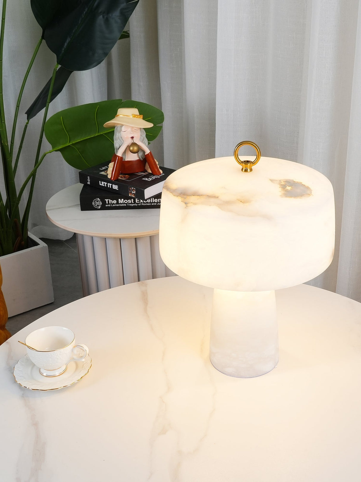 Alabaster Table Lamp  Vintage Brass Accents - Product detail 11