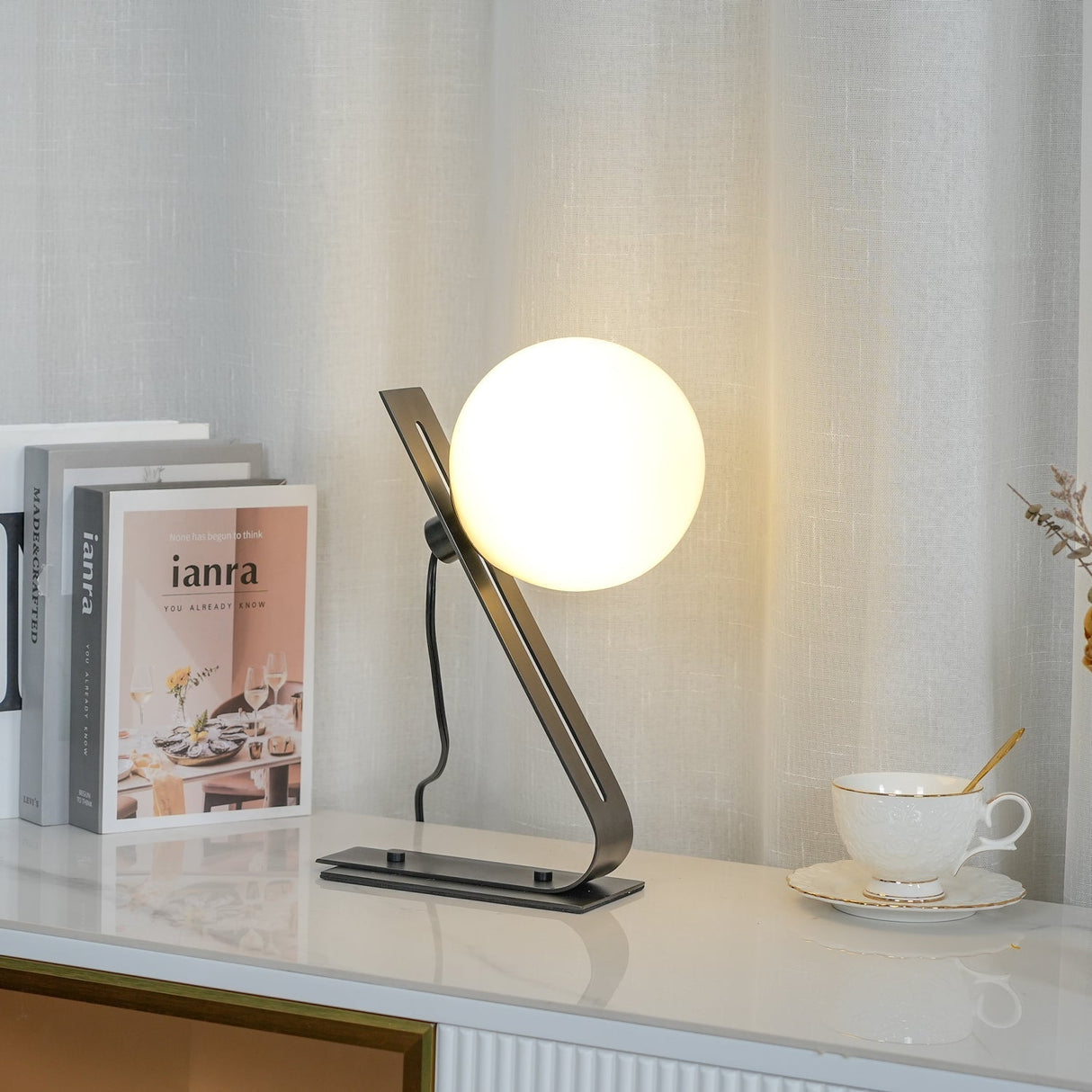 Modern Table Lamp  Glass Globe Brass Frame Design - Product detail 4