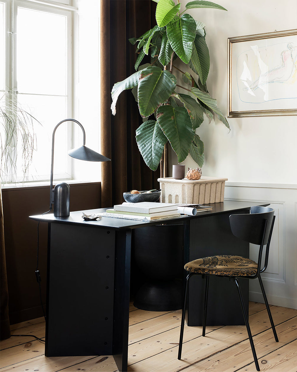 Modern Table Lamp  Black Marble Base with Curved Shade - Product detail 23