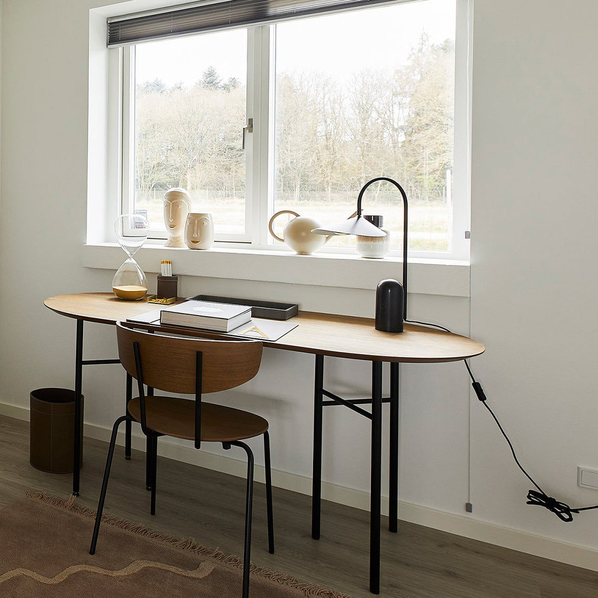 Modern Table Lamp  Black Marble Base with Curved Shade - Product detail 7