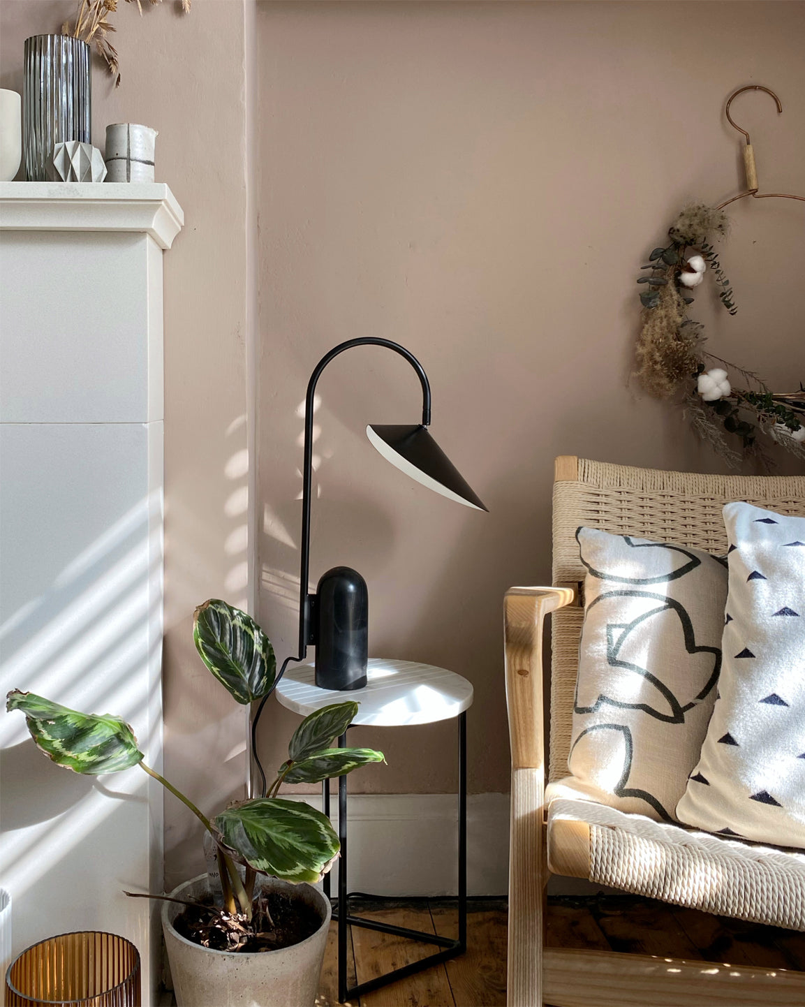 Modern Table Lamp  Black Marble Base with Curved Shade - Product detail 29