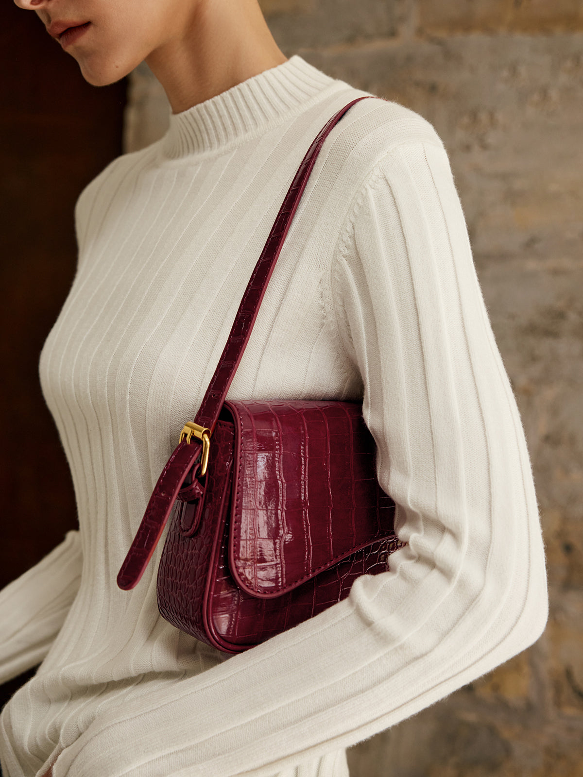 Croc Pattern Shoulder Bag  Wine Red Vegan Leather Design - Detailed view