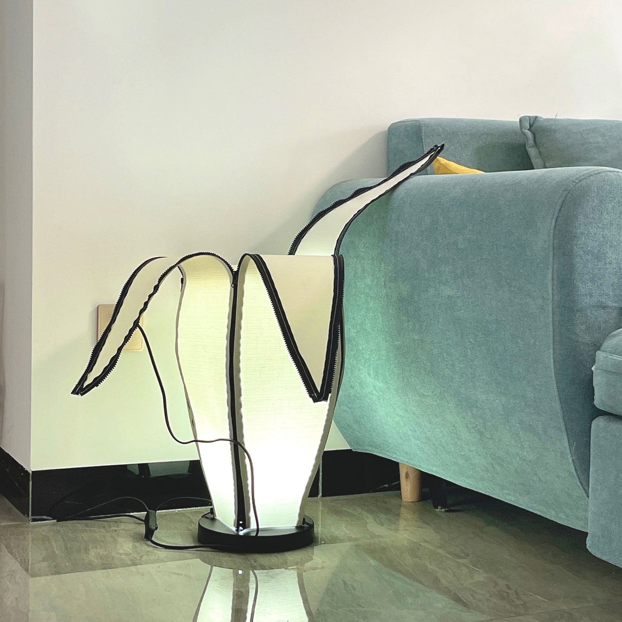 Artistic Table Lamp  Banana Leaf Design With Warm Glow - Product detail 15