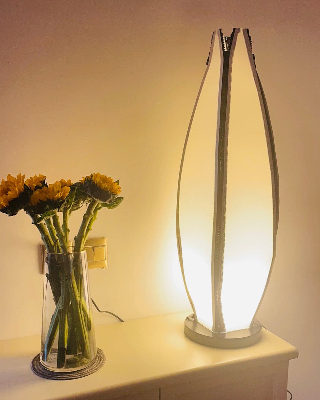 Artistic Table Lamp  Banana Leaf Design With Warm Glow - Product detail 16