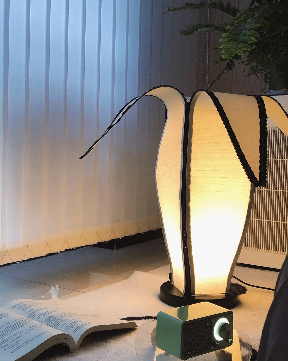 Artistic Table Lamp  Banana Leaf Design With Warm Glow - Product detail 23