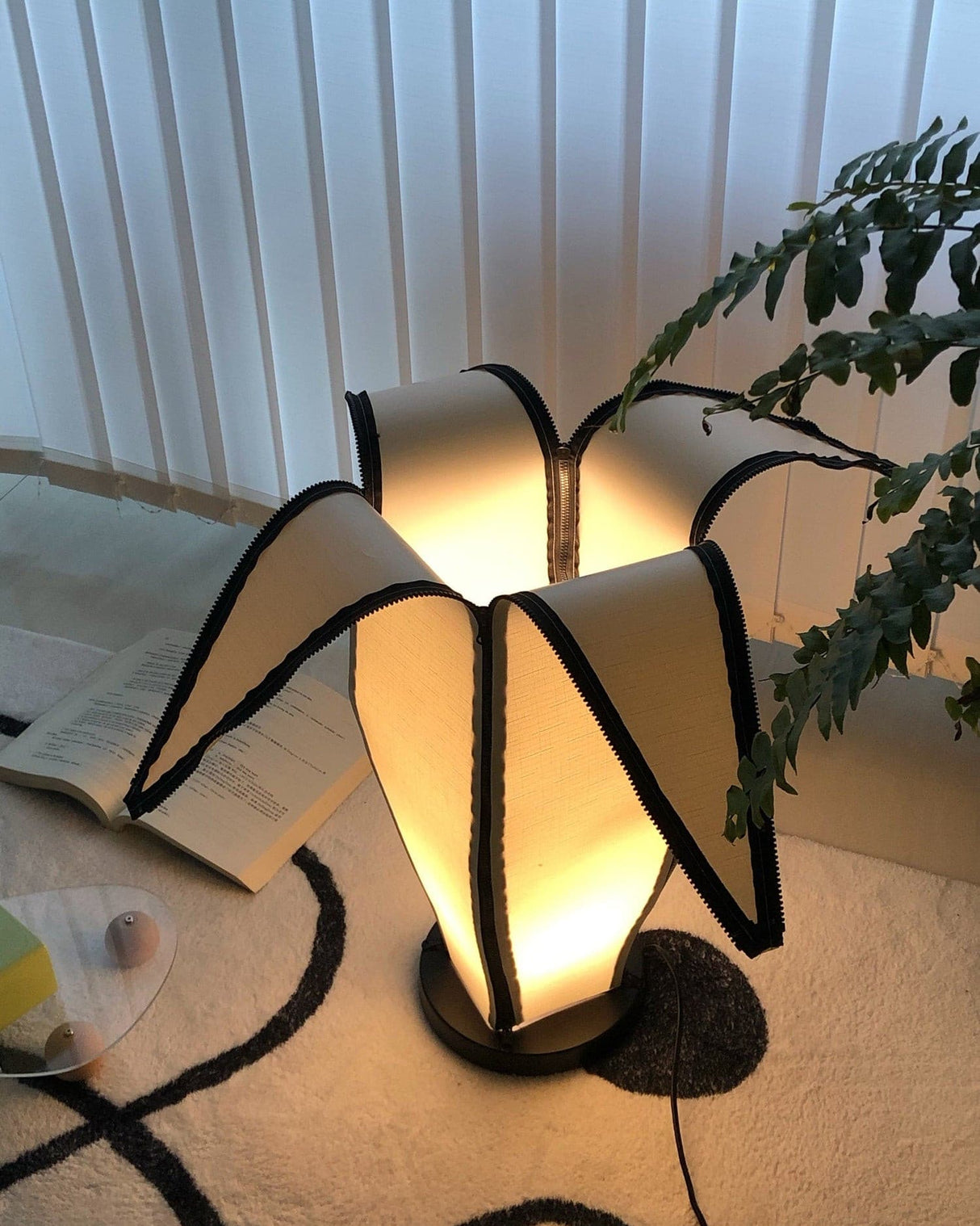 Artistic Table Lamp  Banana Leaf Design With Warm Glow - Product detail 31