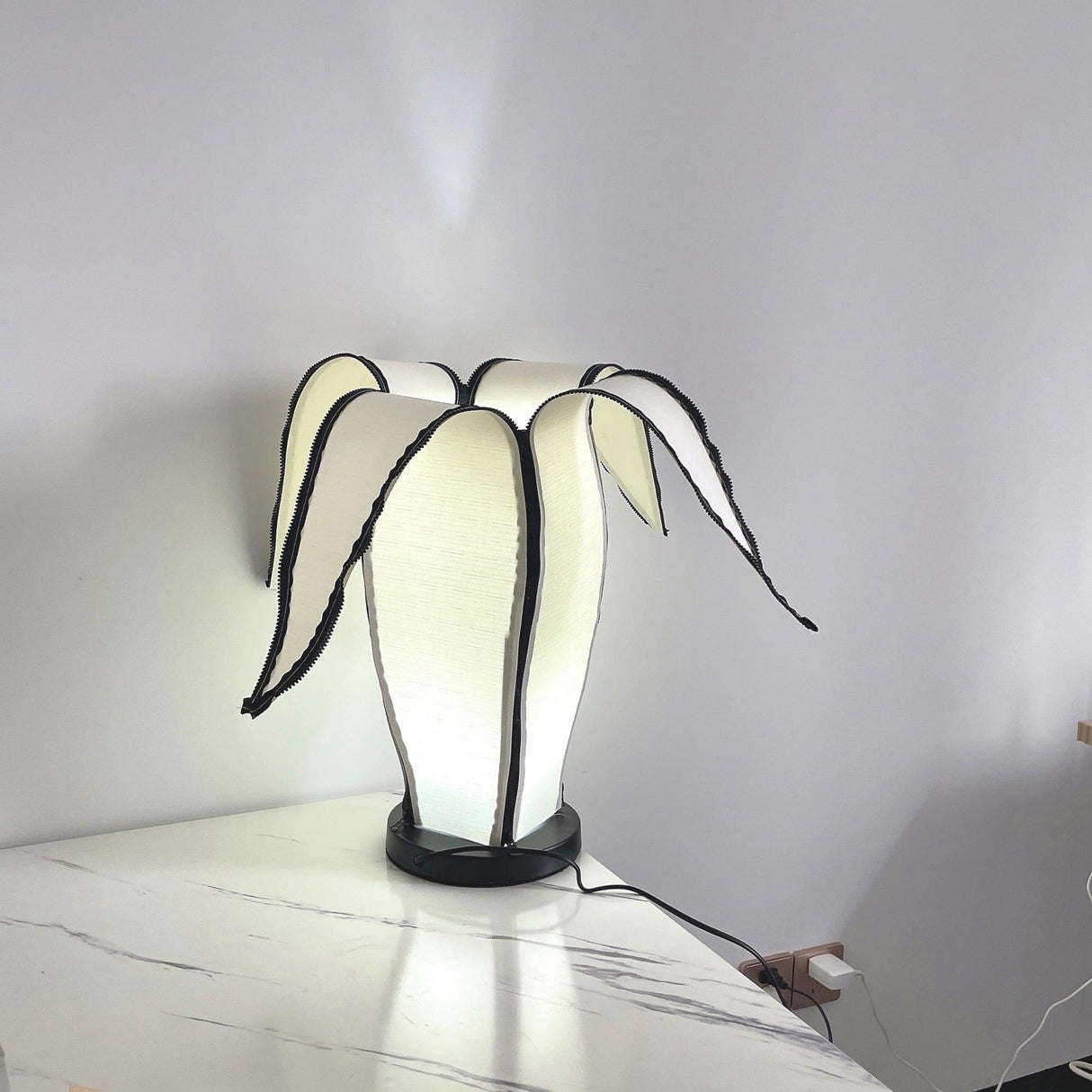 Artistic Table Lamp  Banana Leaf Design With Warm Glow - Product detail 42
