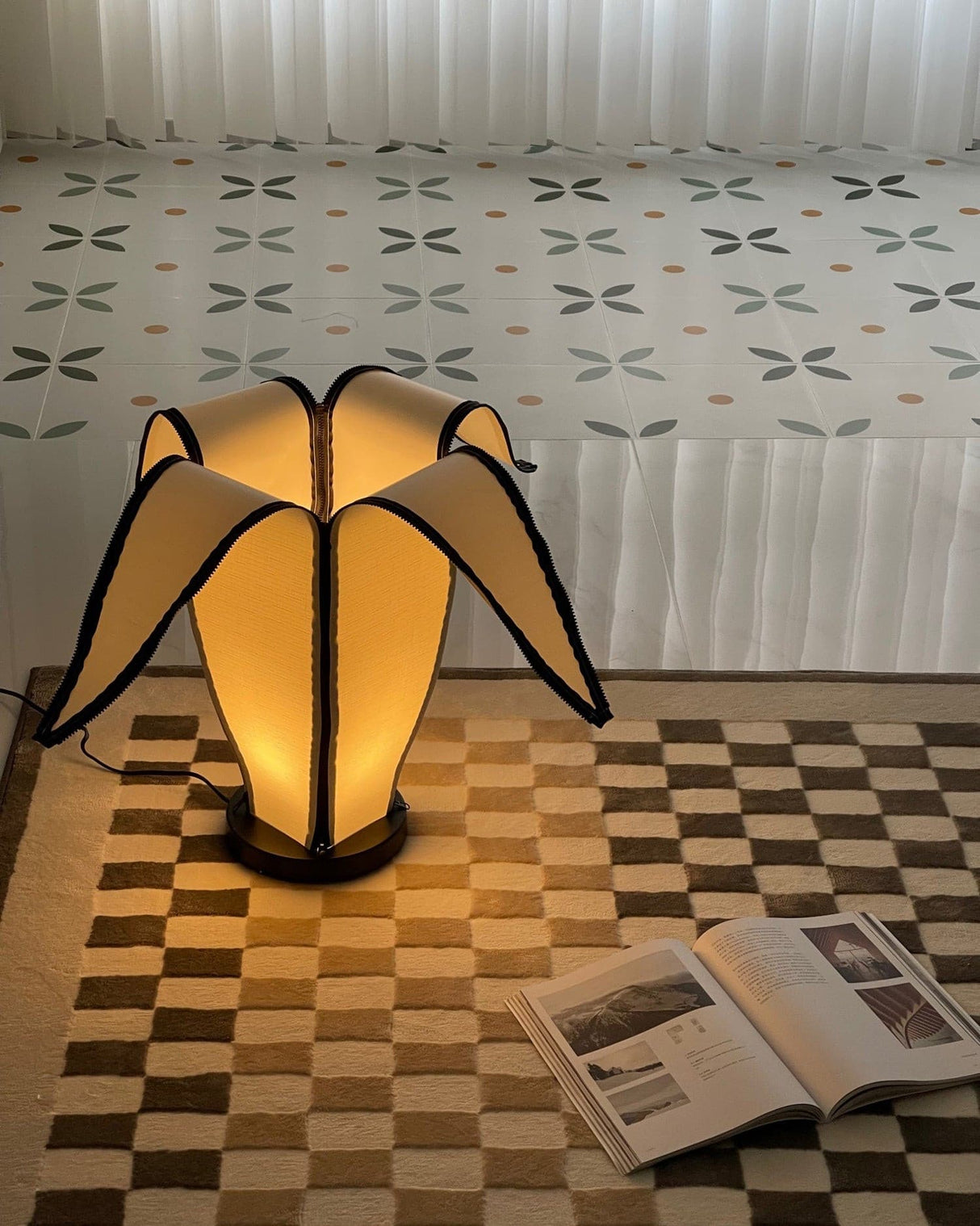 Artistic Table Lamp  Banana Leaf Design With Warm Glow - Product detail 7