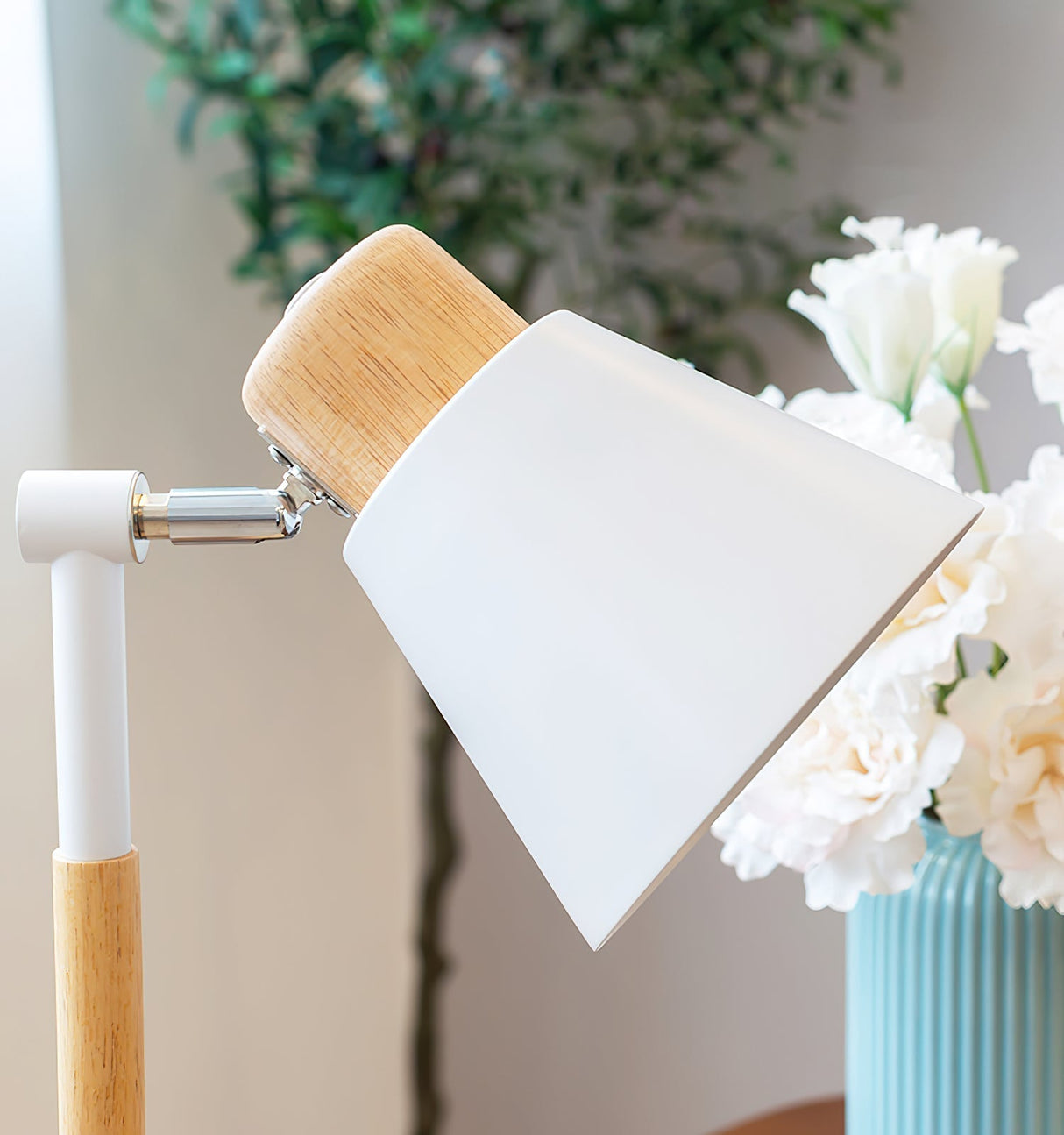 Modern Desk Lamp  Wood and Metal Design - Product detail 6