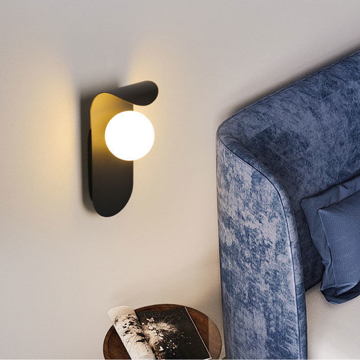 Scandinavian Wall Lamp  Black Metal With Glass Globe - Product detail 4