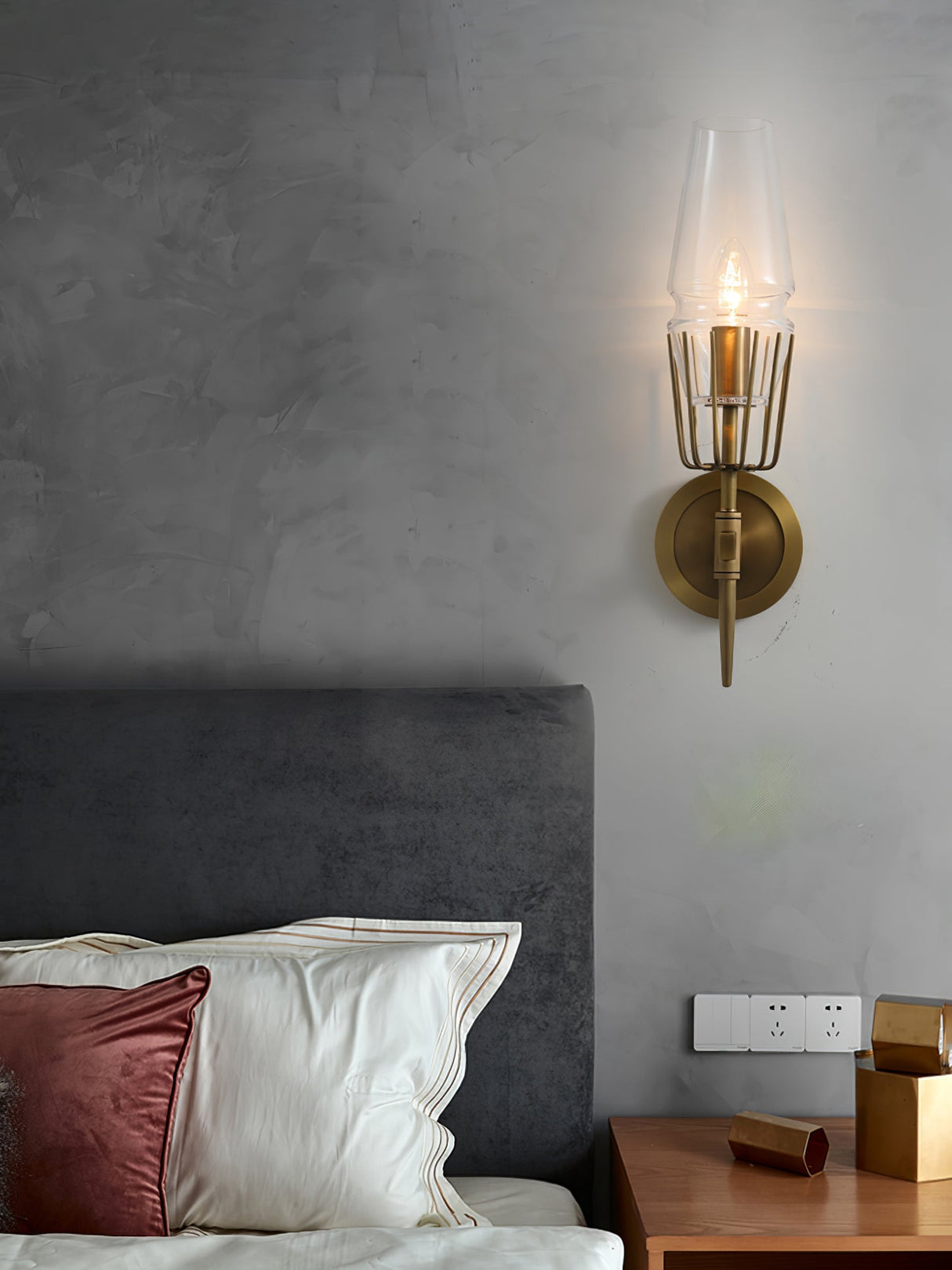 Modern Wall Sconce  Brass Frame Clear Glass Shade - Product detail 12