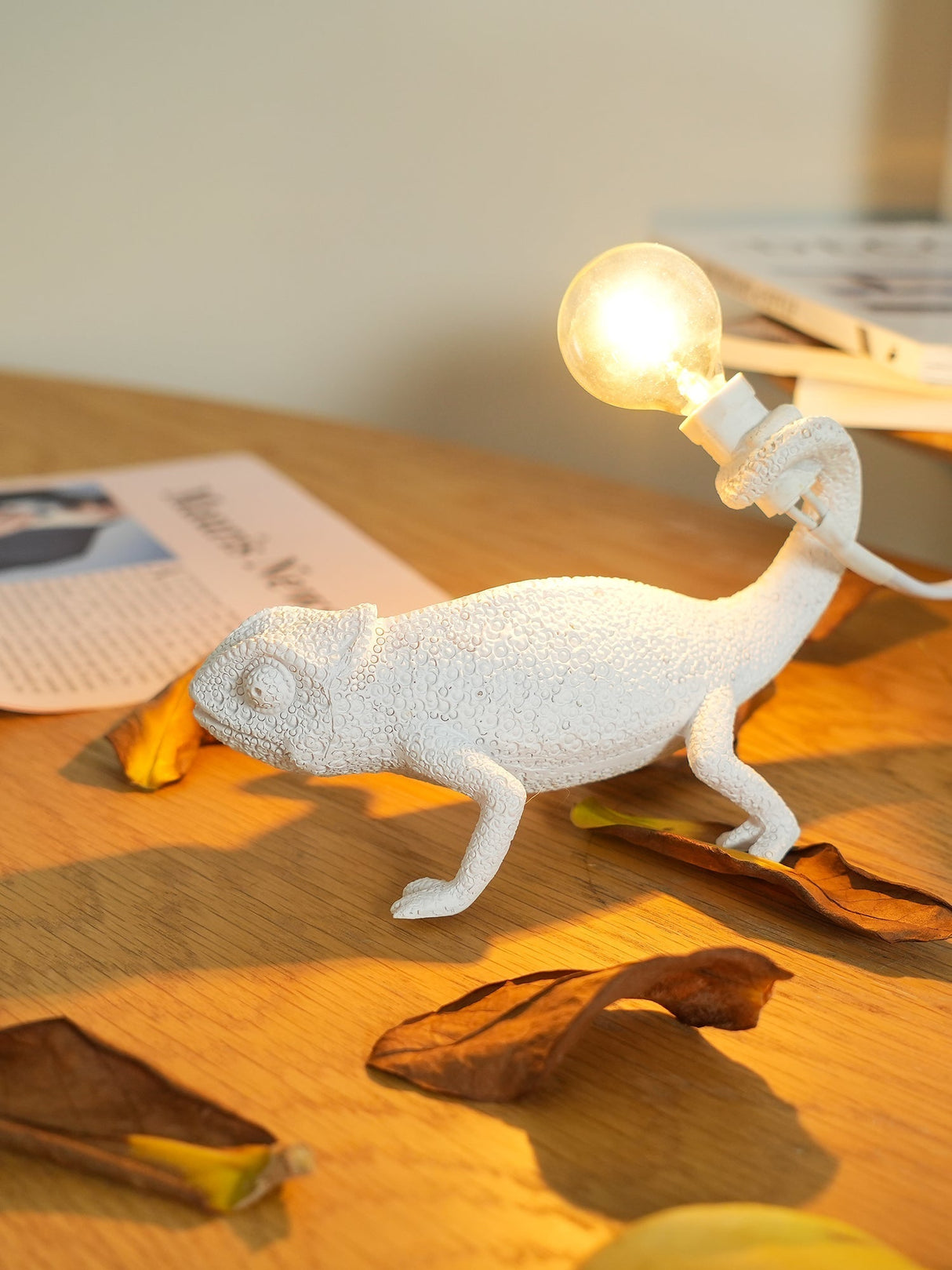 Chameleon Table Lamp  White Resin Animal Design - Product detail 19