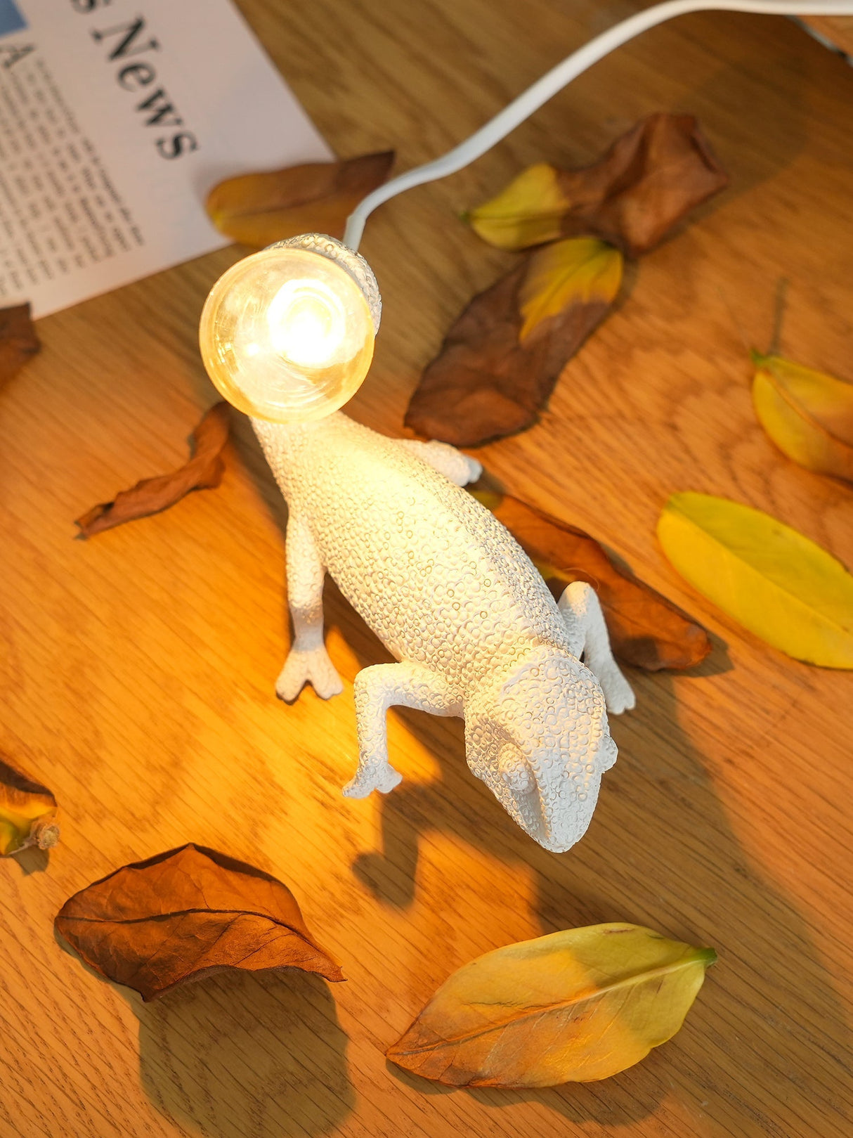 Chameleon Table Lamp  White Resin Animal Design - Product detail 25