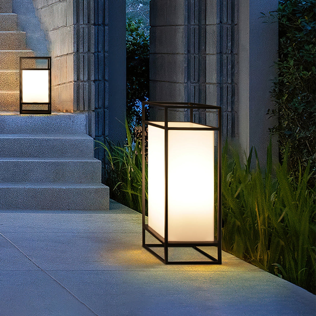 Modern Outdoor Floor Lamp  Black Frame Waterproof Design - Product detail 5