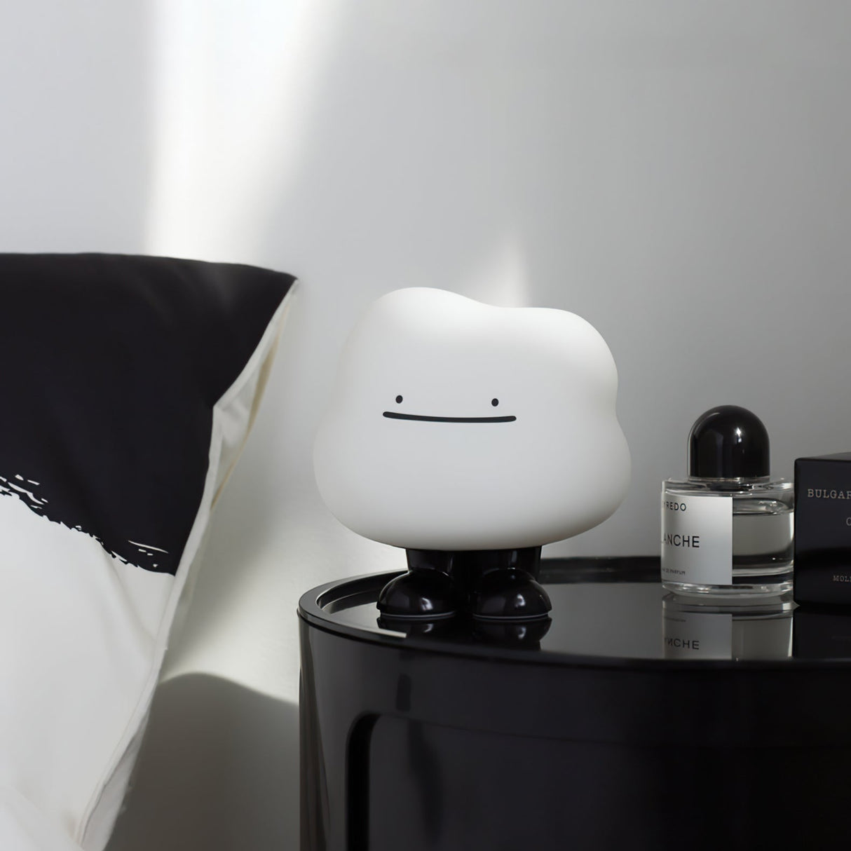 Modern Cloud Table Lamp  Touch Control LED Night Light - Detailed view