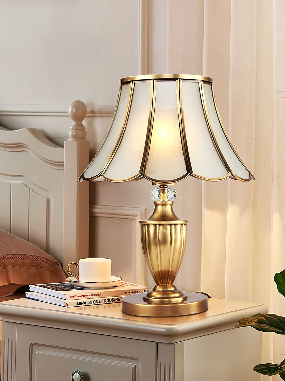 Classic Table Lamp  Gold Stem Glass Shade Design - Product detail 5