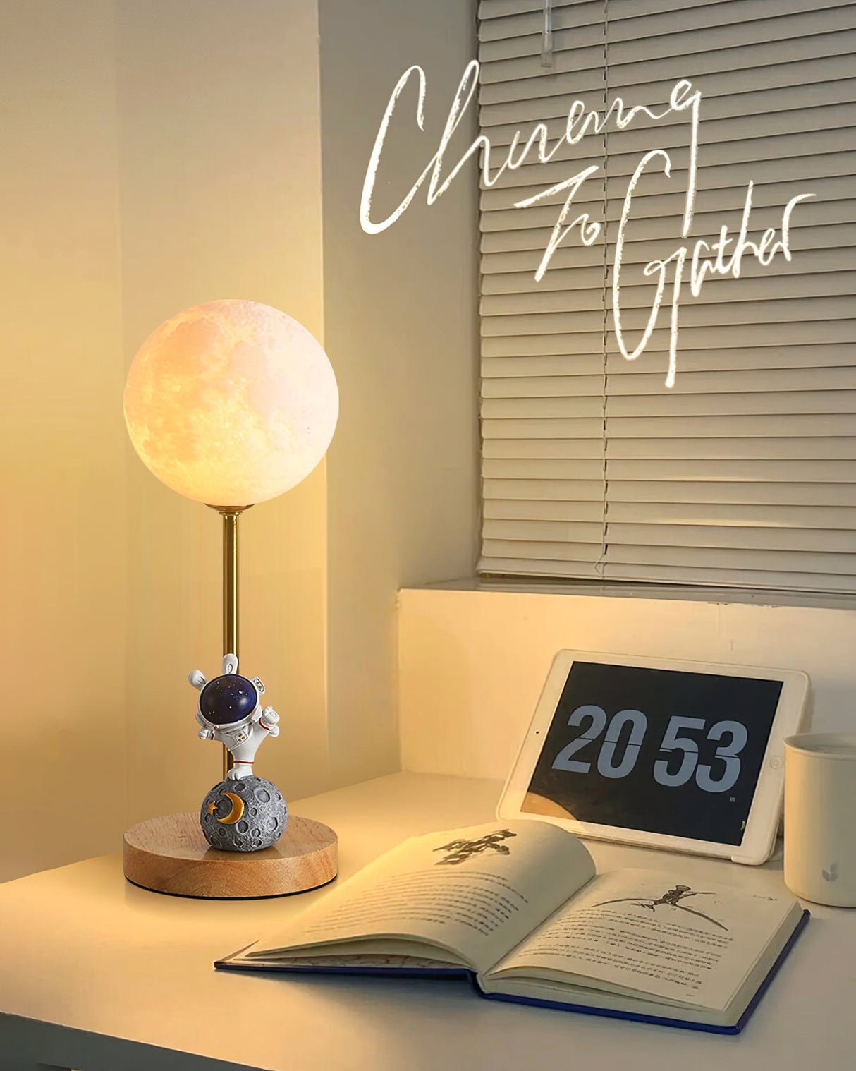 Moon Shape Table Lamp  LED Astronaut Design - Product detail 5