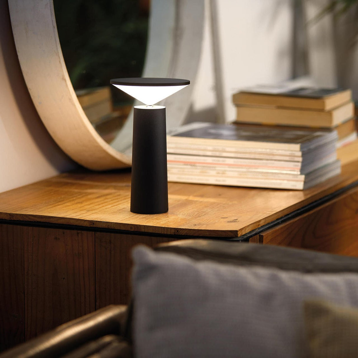 Modern LED Table Lamp  Swivel Head Black Metal Design - Detailed view