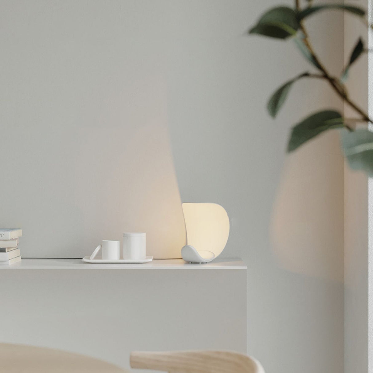Modern Curl Table Lamp  White Aluminum Design - Product detail 23