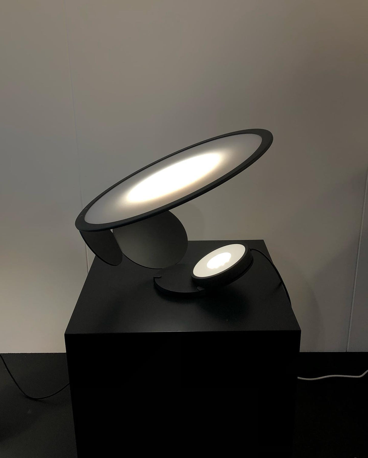 Modern Table Lamp  Curved Metal Design With Dual Light Rings - Product detail 14