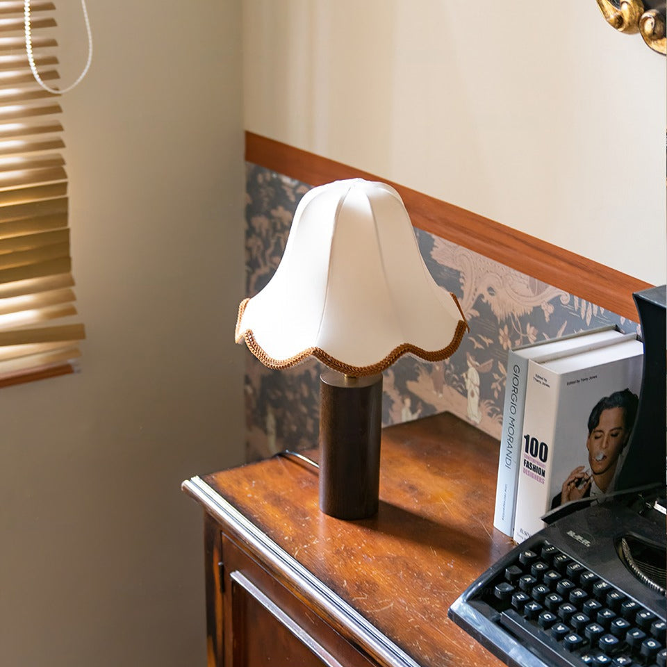 Vintage Table Lamp  Scalloped Shade With Wooden Base - Product detail 4