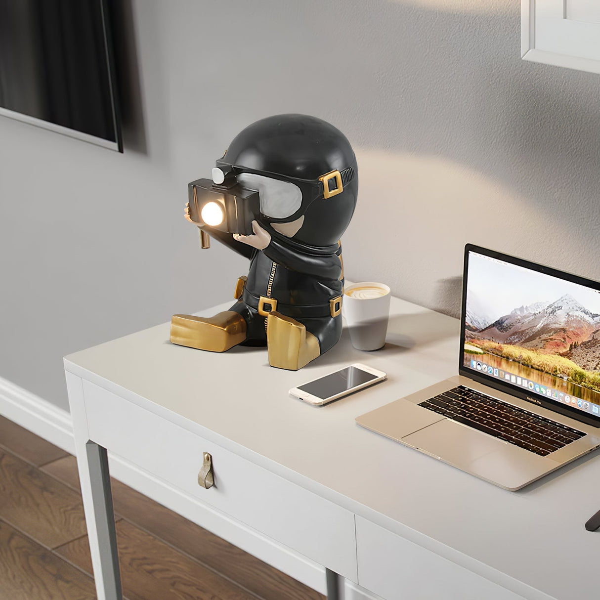 Contemporary Diver Table Lamp  Decorative Resin Figurine Light - Product detail 11