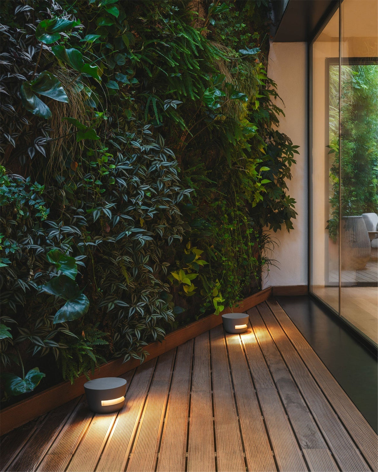 Modern Outdoor Table Lamp  LED Illuminated Garden Light - Product detail 8