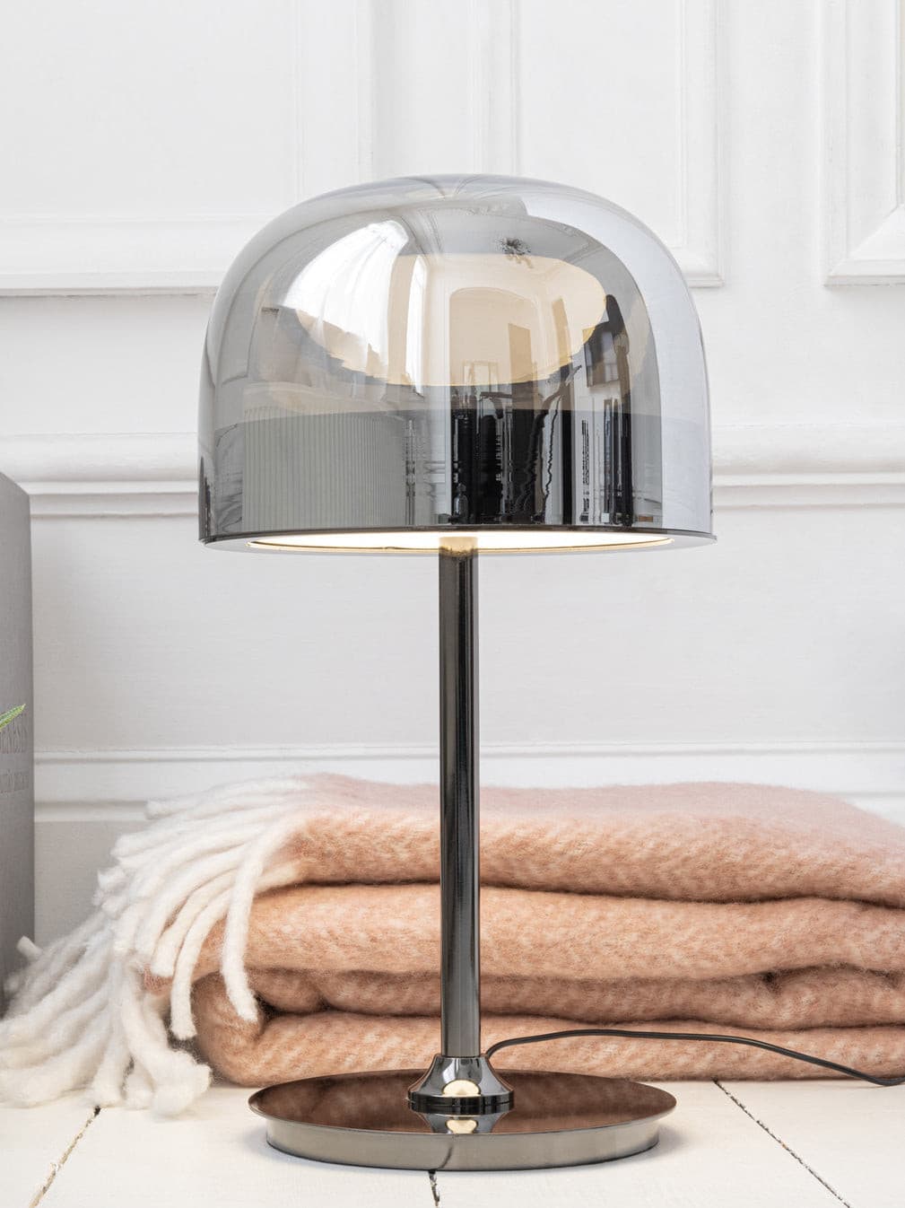 Modern LED Table Lamp  Glass Dome with Copper Finish - Product detail 12