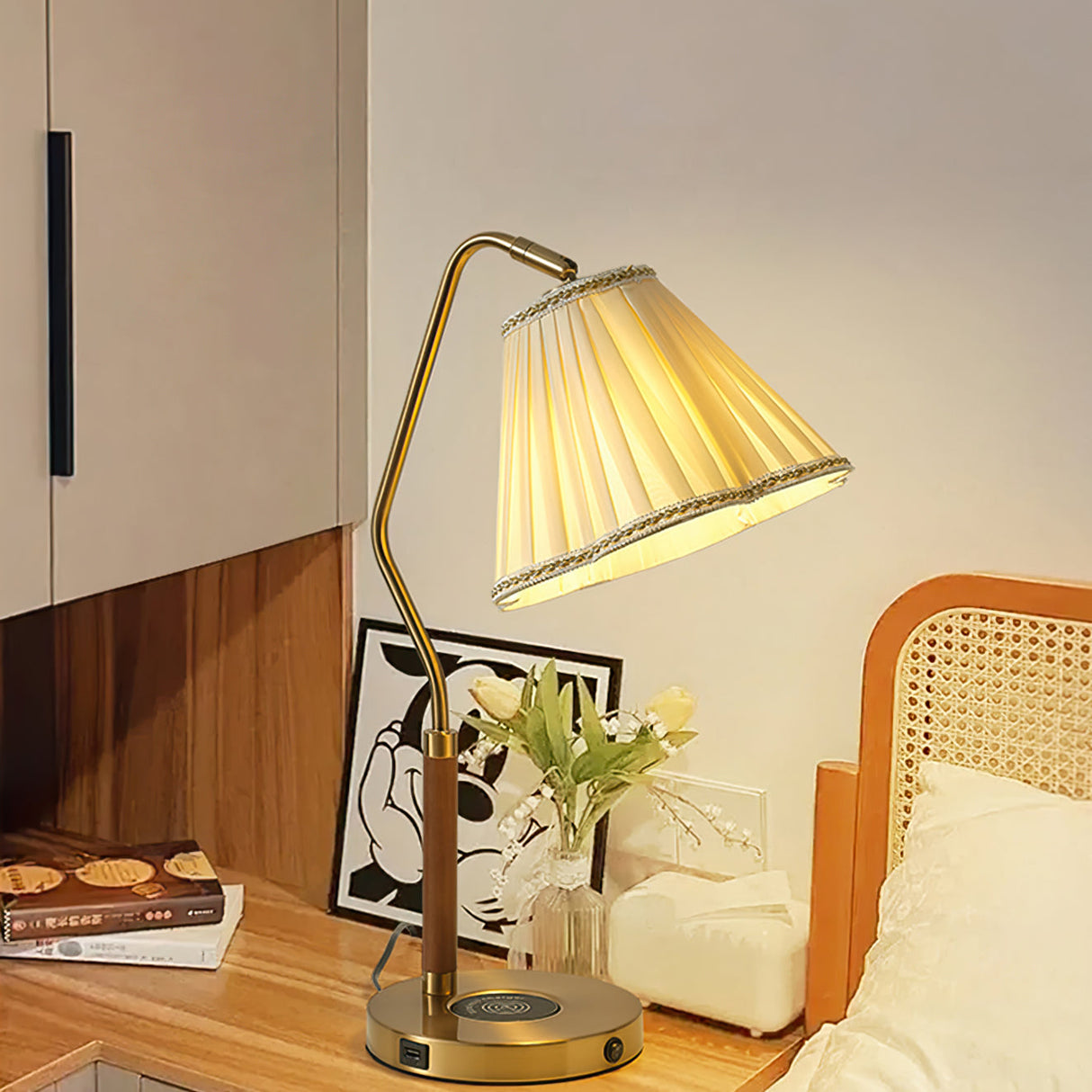 Vintage Table Lamp  Brass Base with Pleated Shade - Product detail 6