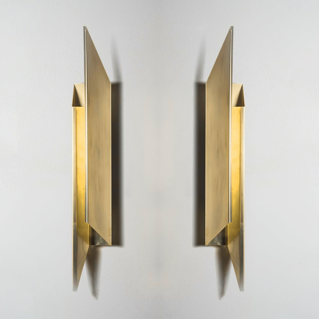Modern LED Wall Light  Golden Angular Design - Product detail 13
