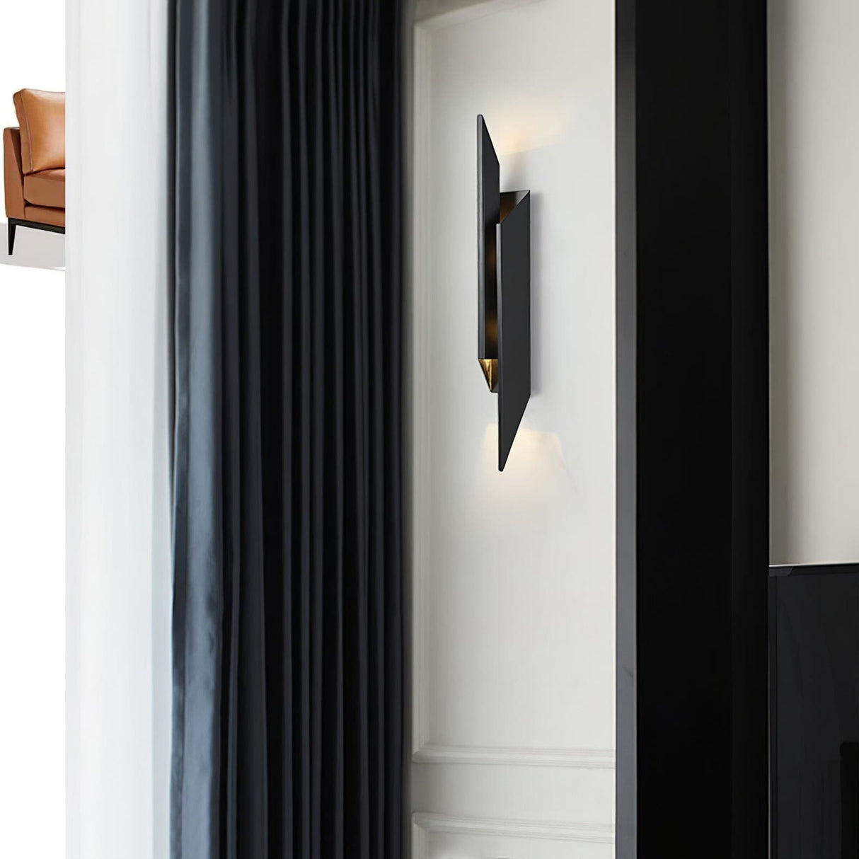 Modern LED Wall Light  Golden Angular Design - Product detail 4