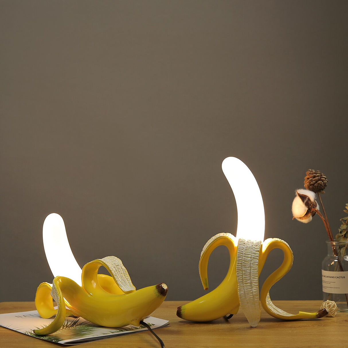 Art Deco Table Lamp  Banana-Shaped Gold Metal Design - Product detail 4