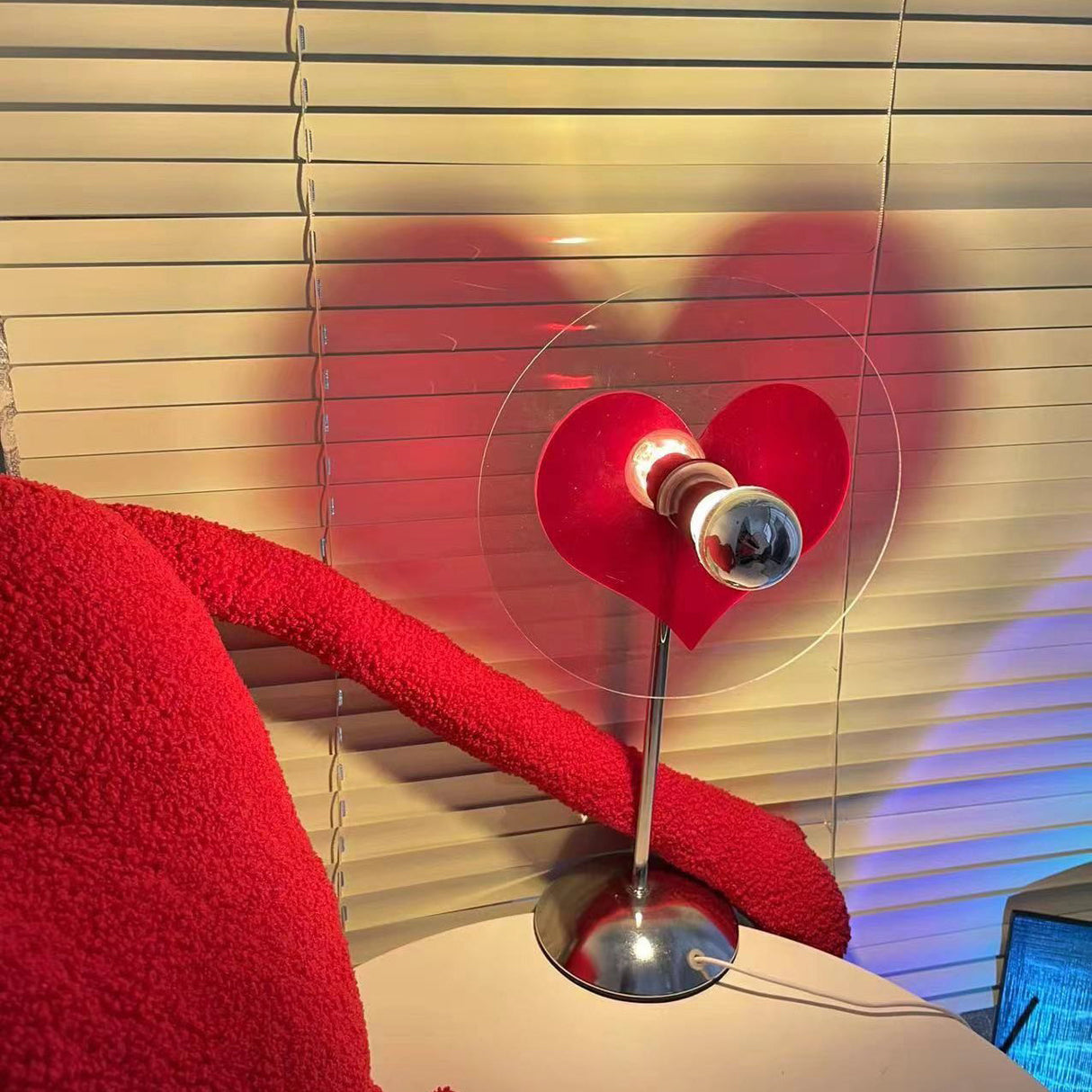 Heart LED Table Lamp  Modern Rechargeable Metal Design - Product detail 10