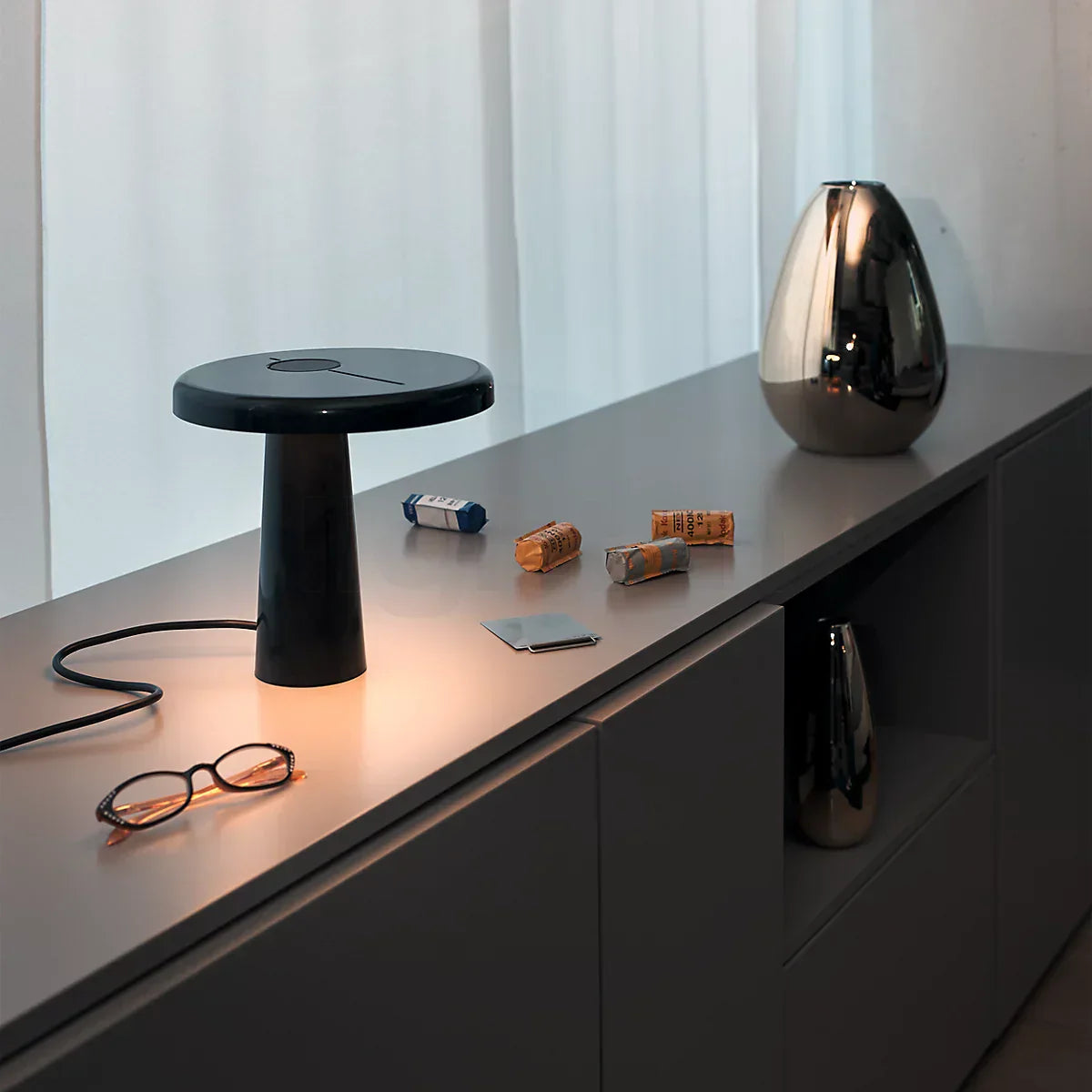 Modern LED Table Lamp  Asymmetric Circular Design - Product detail 4