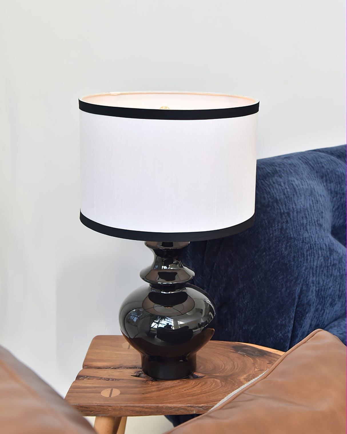 Ceramic Table Lamp  Black Base White Shade Design - Product detail 4