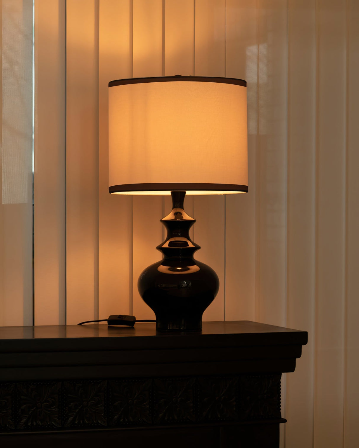Ceramic Table Lamp  Black Base White Shade Design - Product detail 16