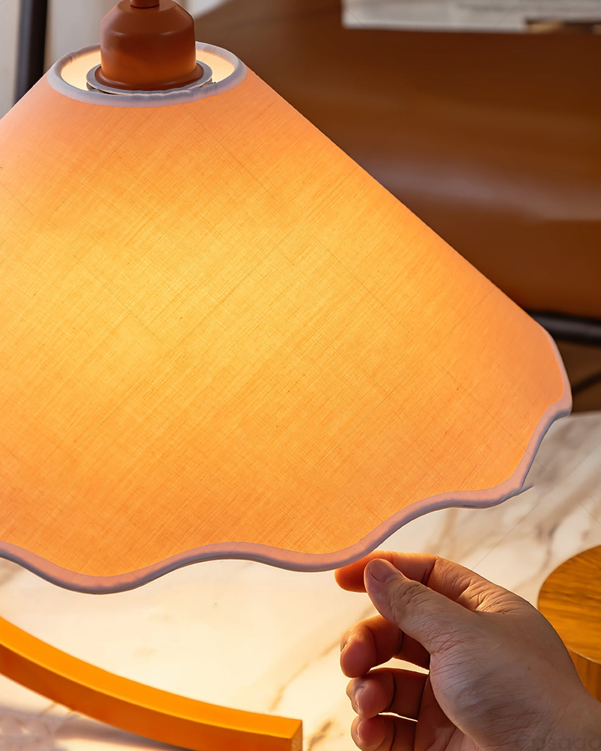 Retro Table Lamp  Curved Frame With Scalloped Shade - Product detail 8