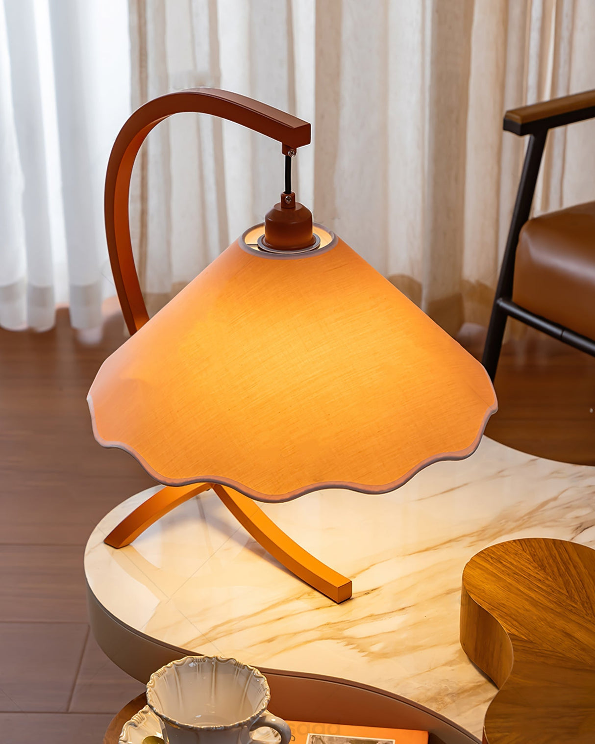 Retro Table Lamp  Curved Frame With Scalloped Shade - Product detail 9