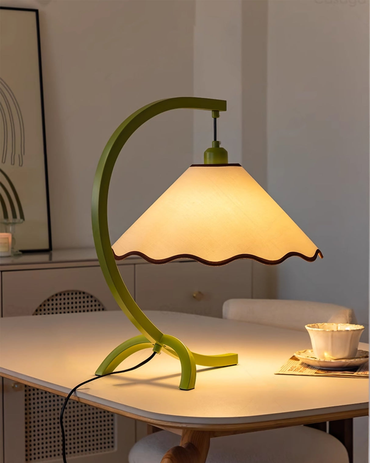 Retro Table Lamp  Curved Frame With Scalloped Shade - Product detail 7