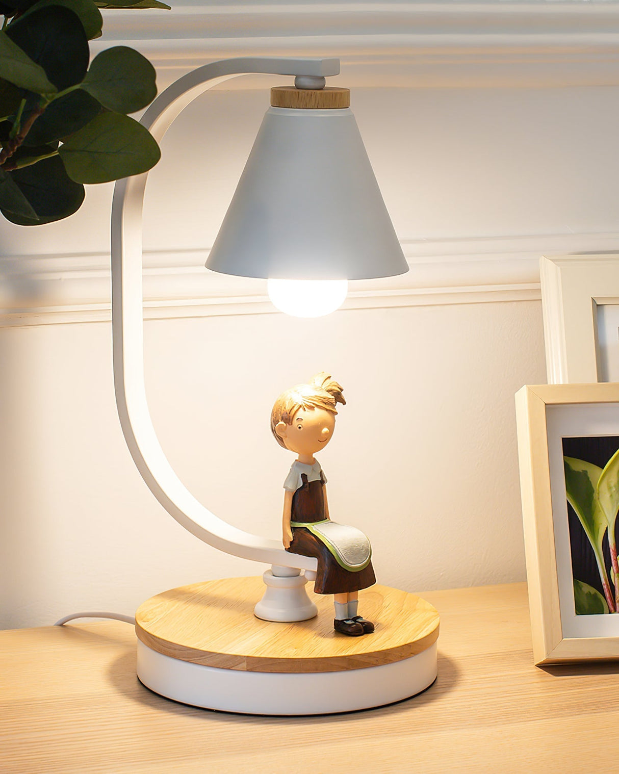 Nordic Table Lamp  Bird Accent Wood Base Design - Product detail 6