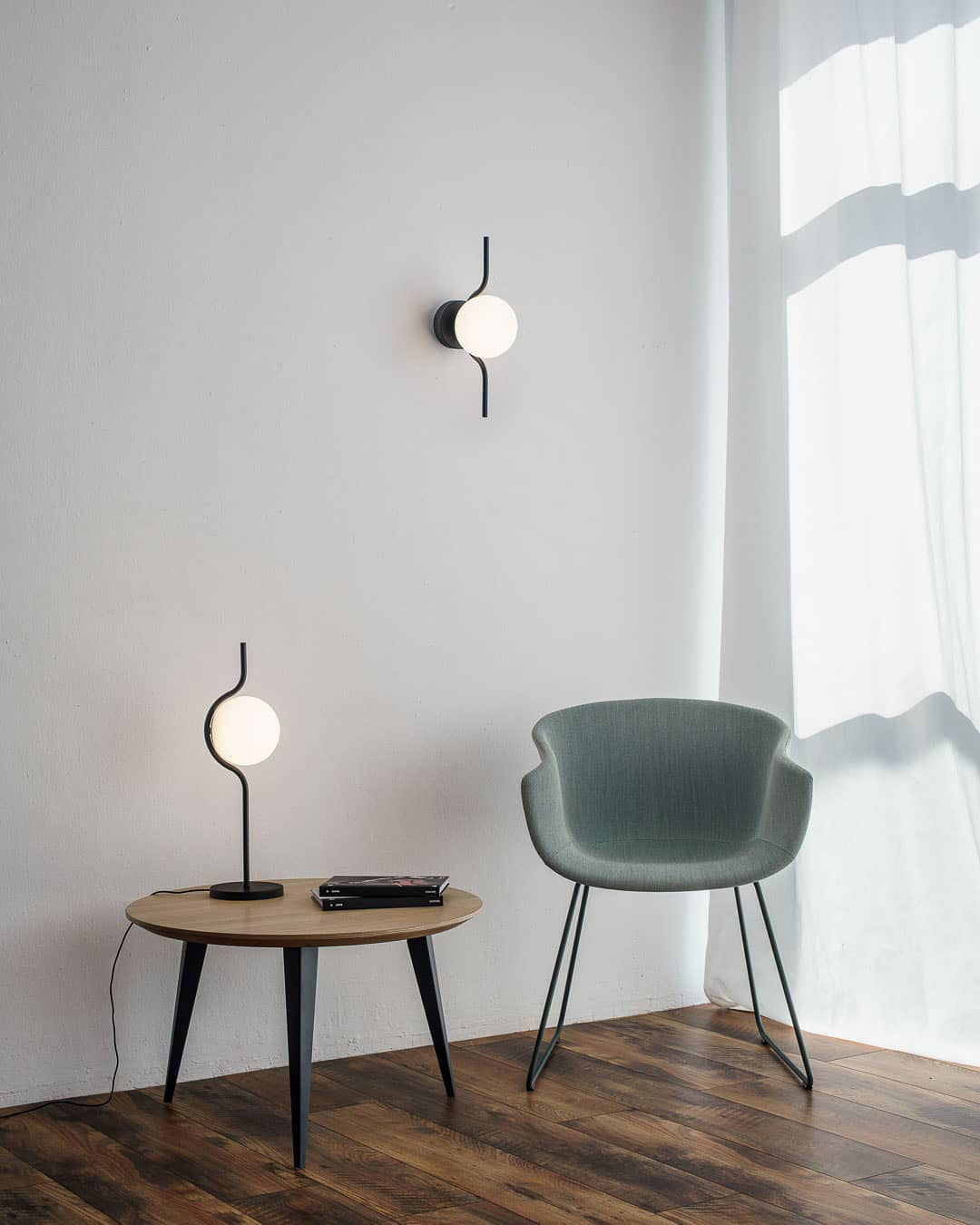 Modern Table Lamp  Curved Gold Frame With Glass Globe - Product detail 11