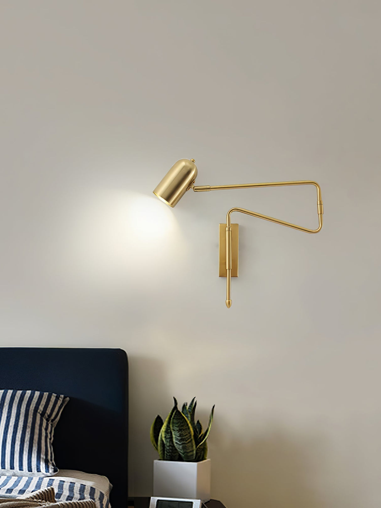 Modern Wall Lamp  Adjustable Arm with Brass Accents - Product detail 9
