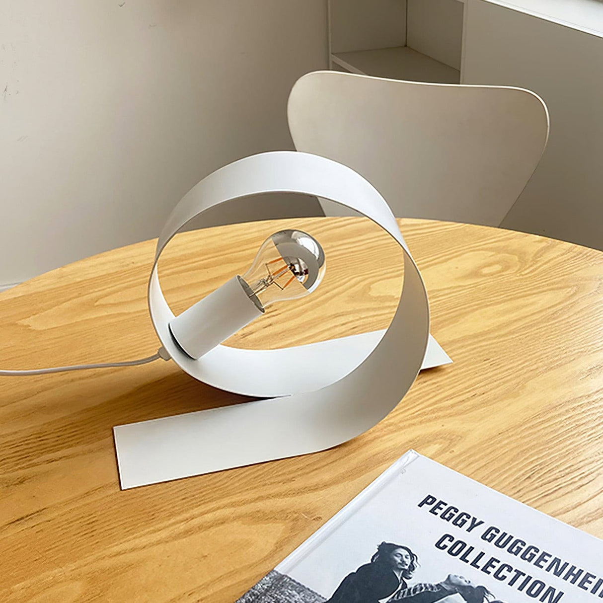 Minimalist Table Lamp  Sculptural Metal Design - Detailed view