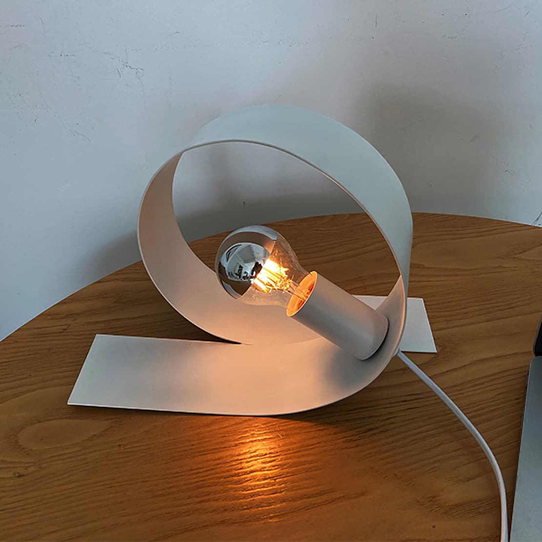 Minimalist Table Lamp  Sculptural Metal Design - Product detail 14