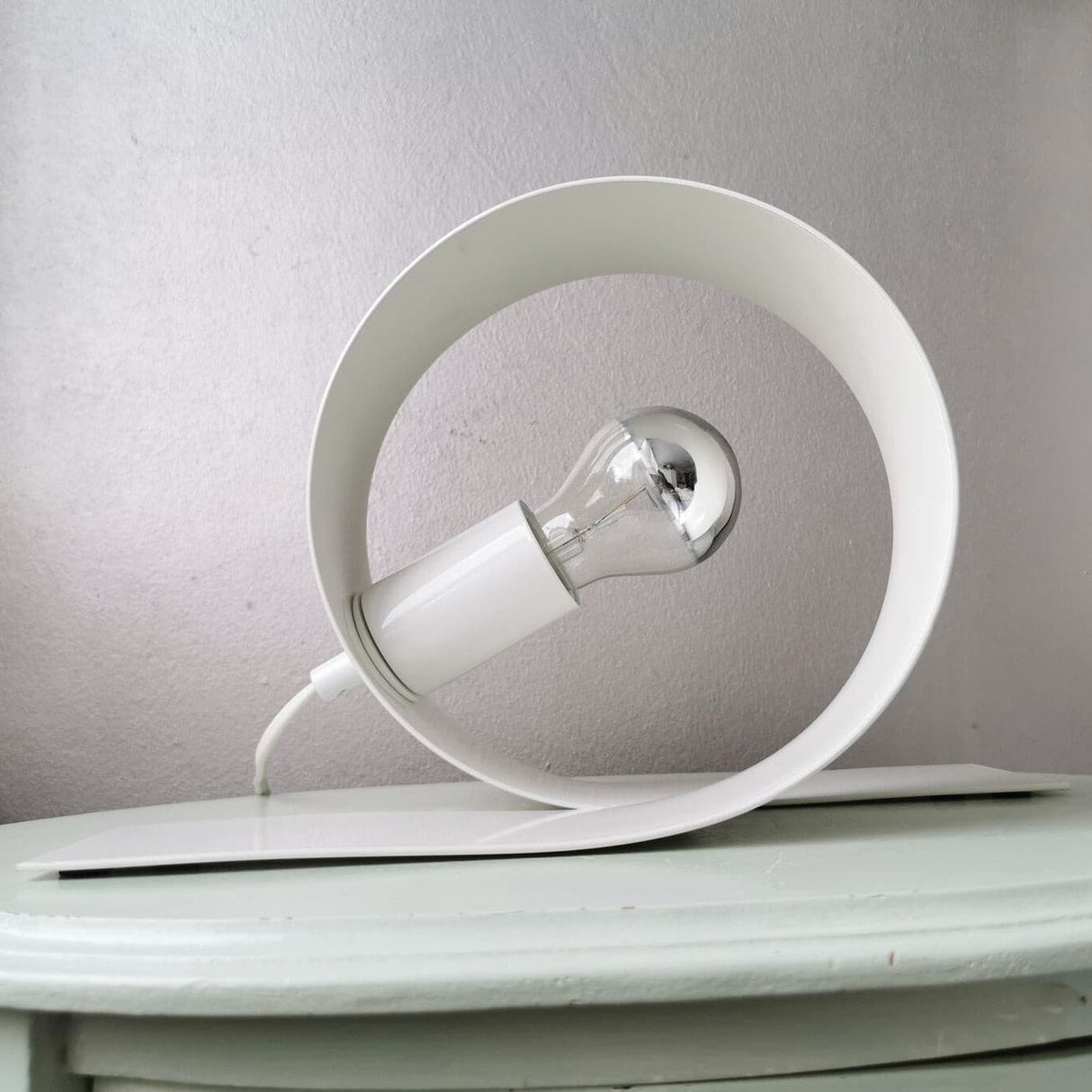 Minimalist Table Lamp  Sculptural Metal Design - Product detail 4