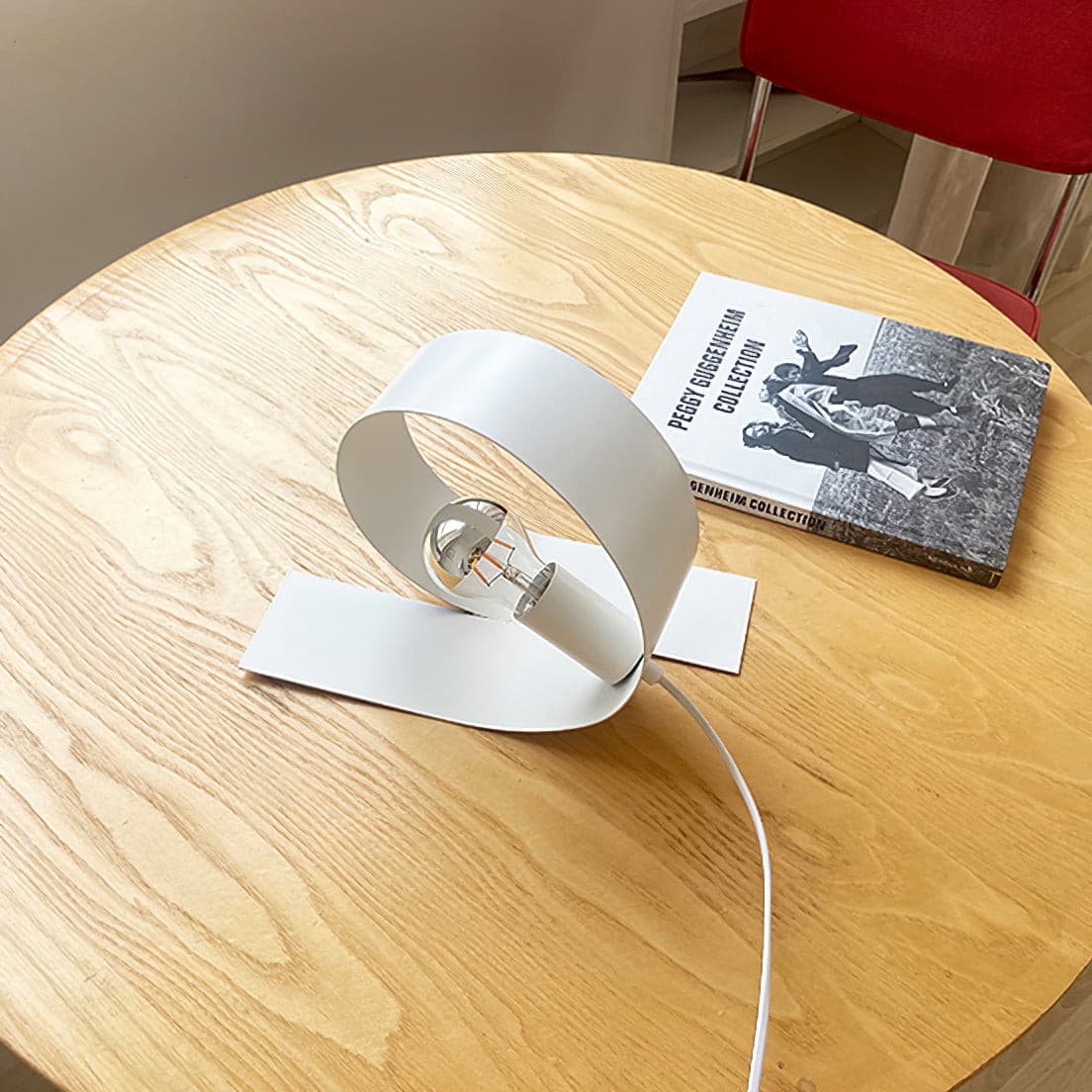Minimalist Table Lamp  Sculptural Metal Design - Product detail 7